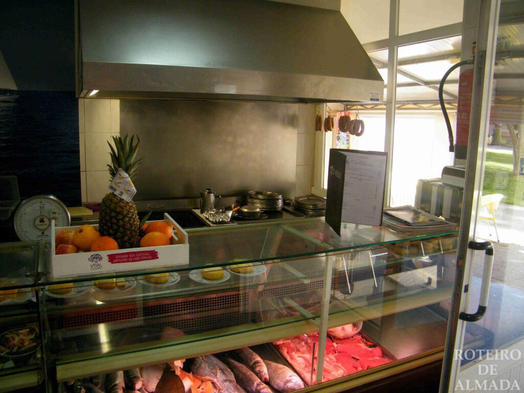 Restaurante O Veleiro | DNEmpresas Restaurante O Veleiro - restaurante na Costa de Caparica