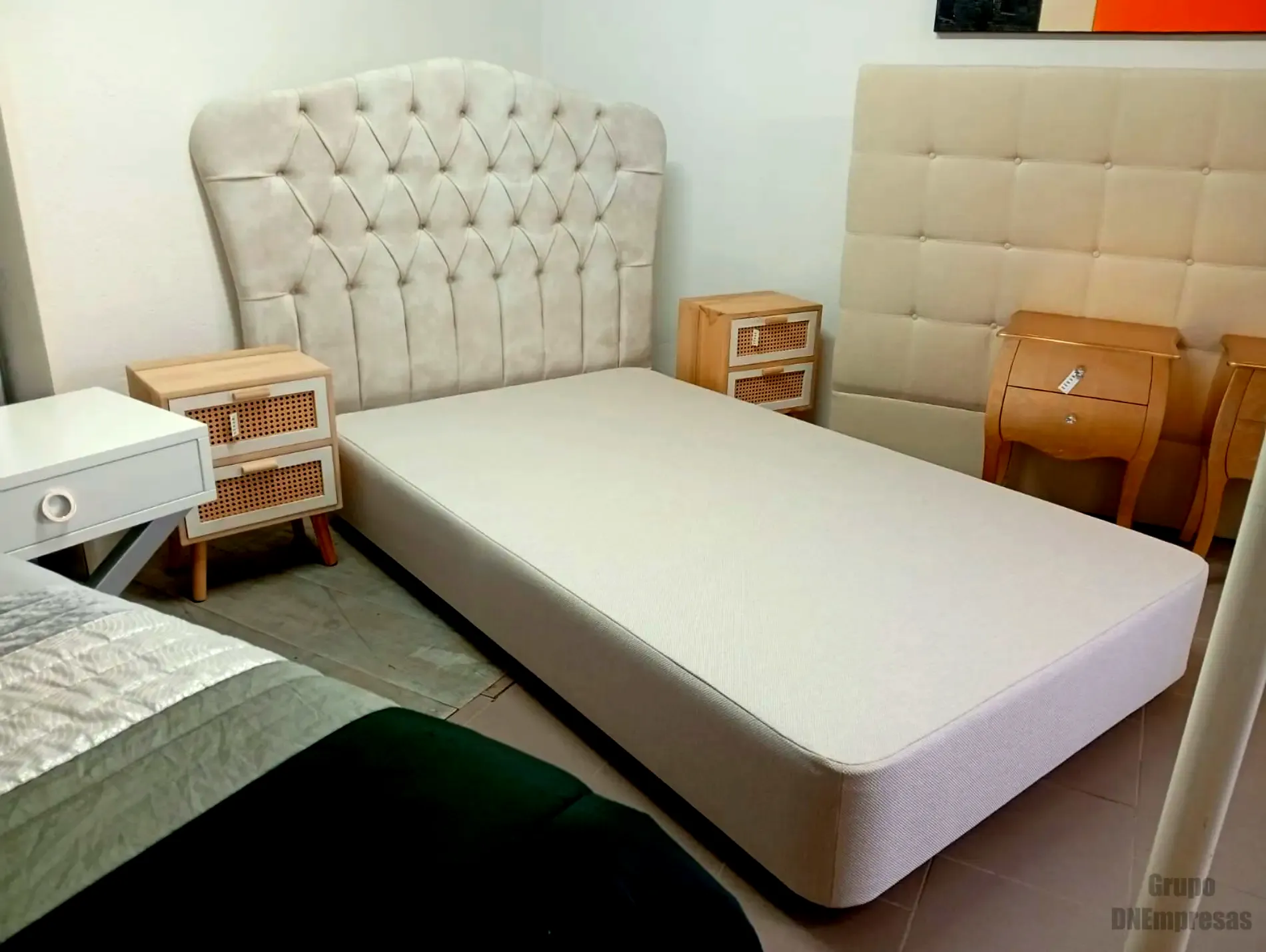 Cabeleira de cama acolchoada