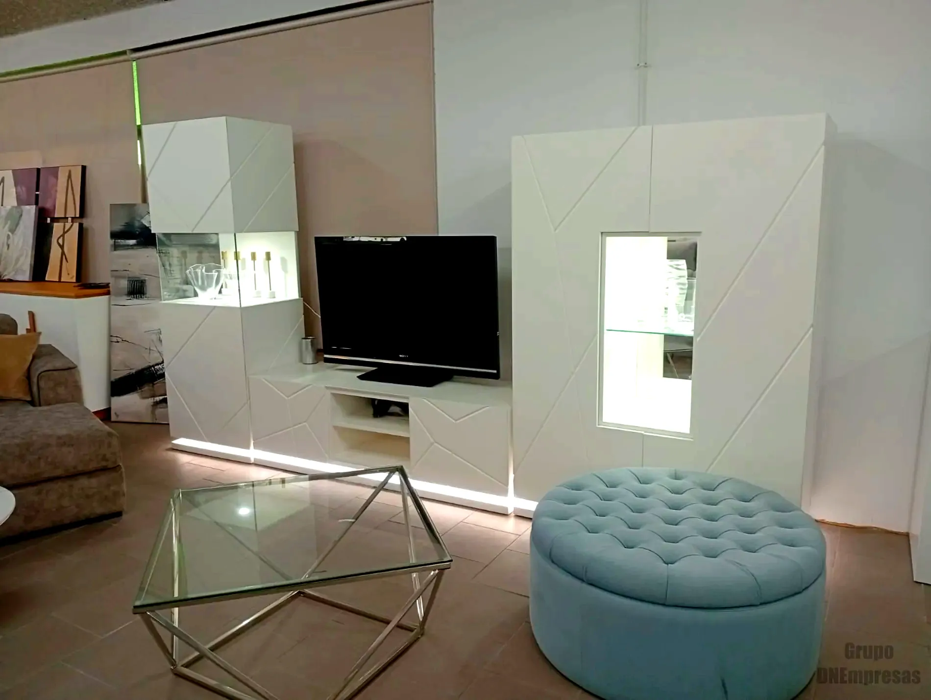 Movelmoda | DNEmpresas Movelmoda Móvel moderno branco para televisão