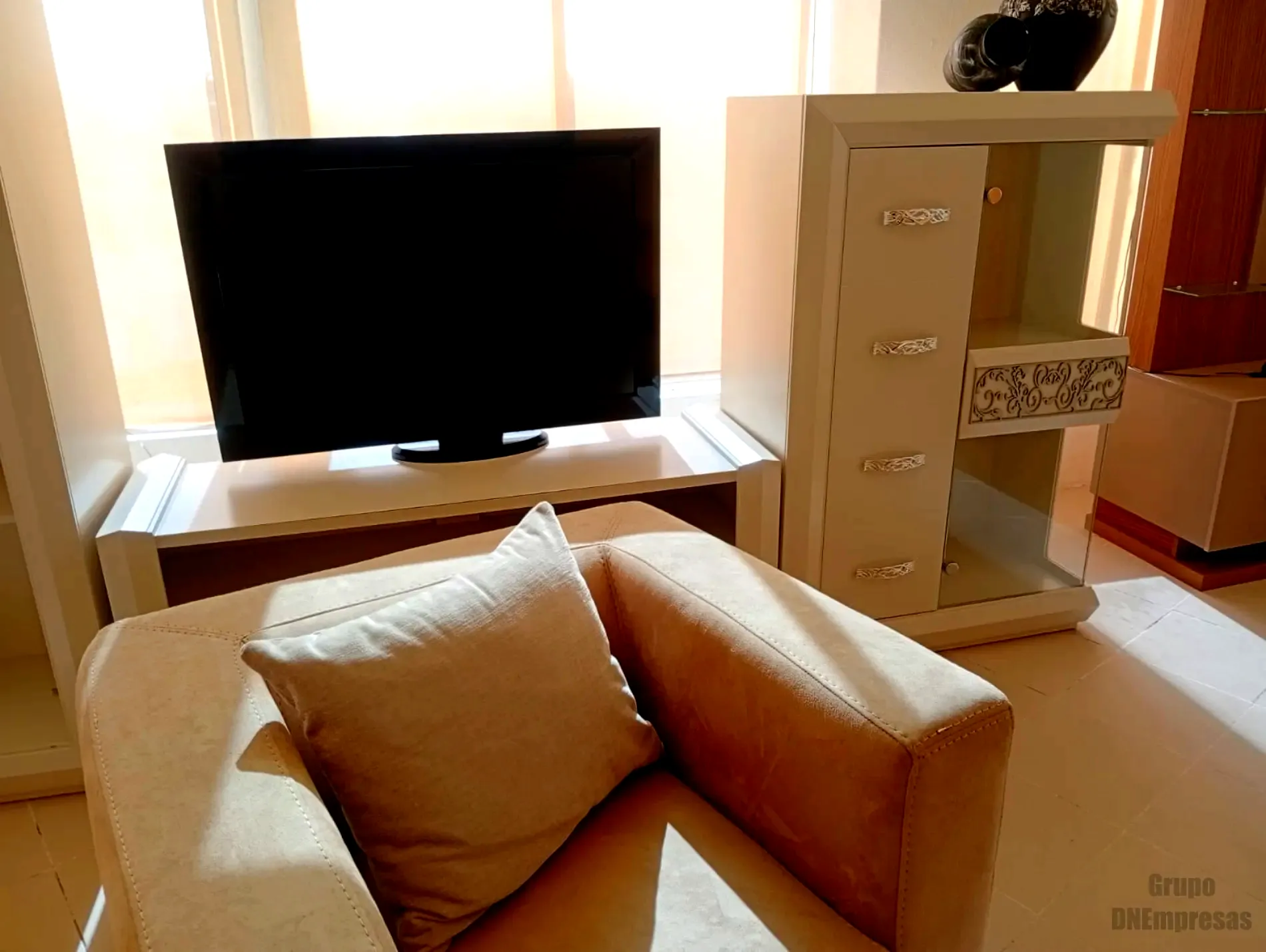 Movelmoda | DNEmpresas Movelmoda móvel e tv e estante cor clara moderno