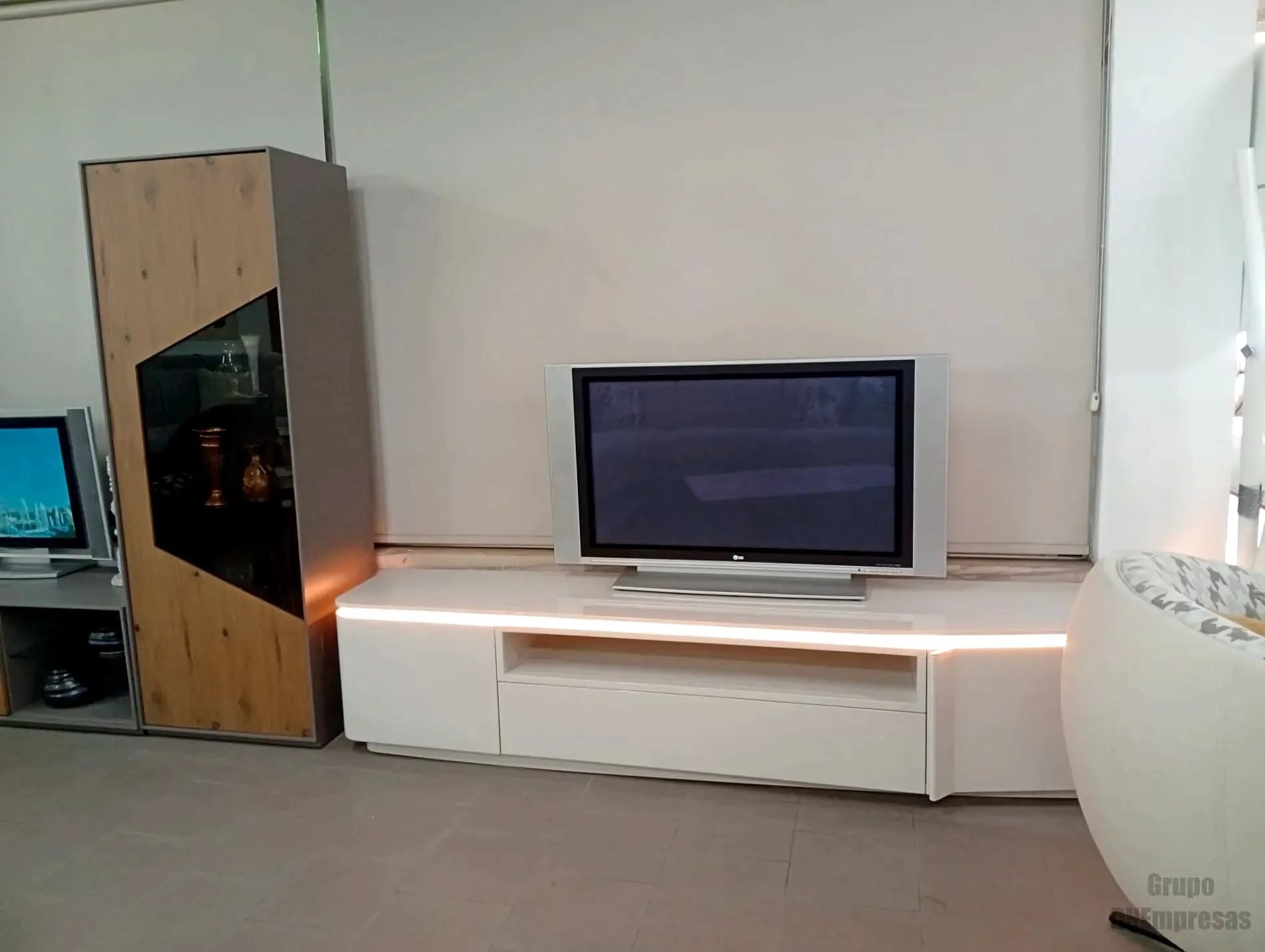 Movelmoda | DNEmpresas Movelmoda móvel para tv branco e luz led
